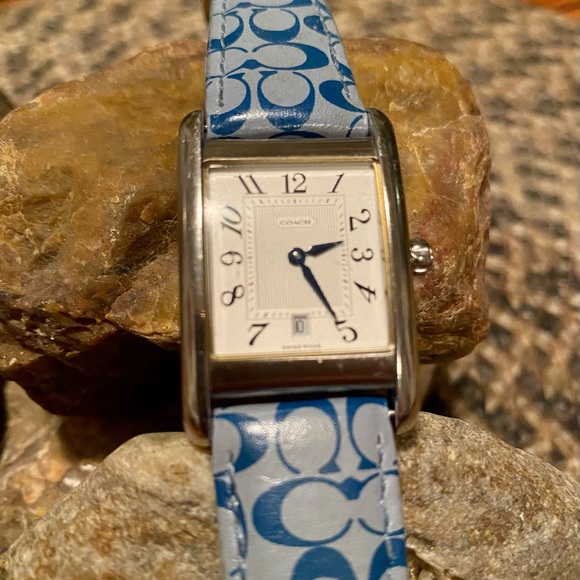 Coach Vintage Women’s Watch, with 3 sets of bands (size 19) case included - Picture 2 of 9